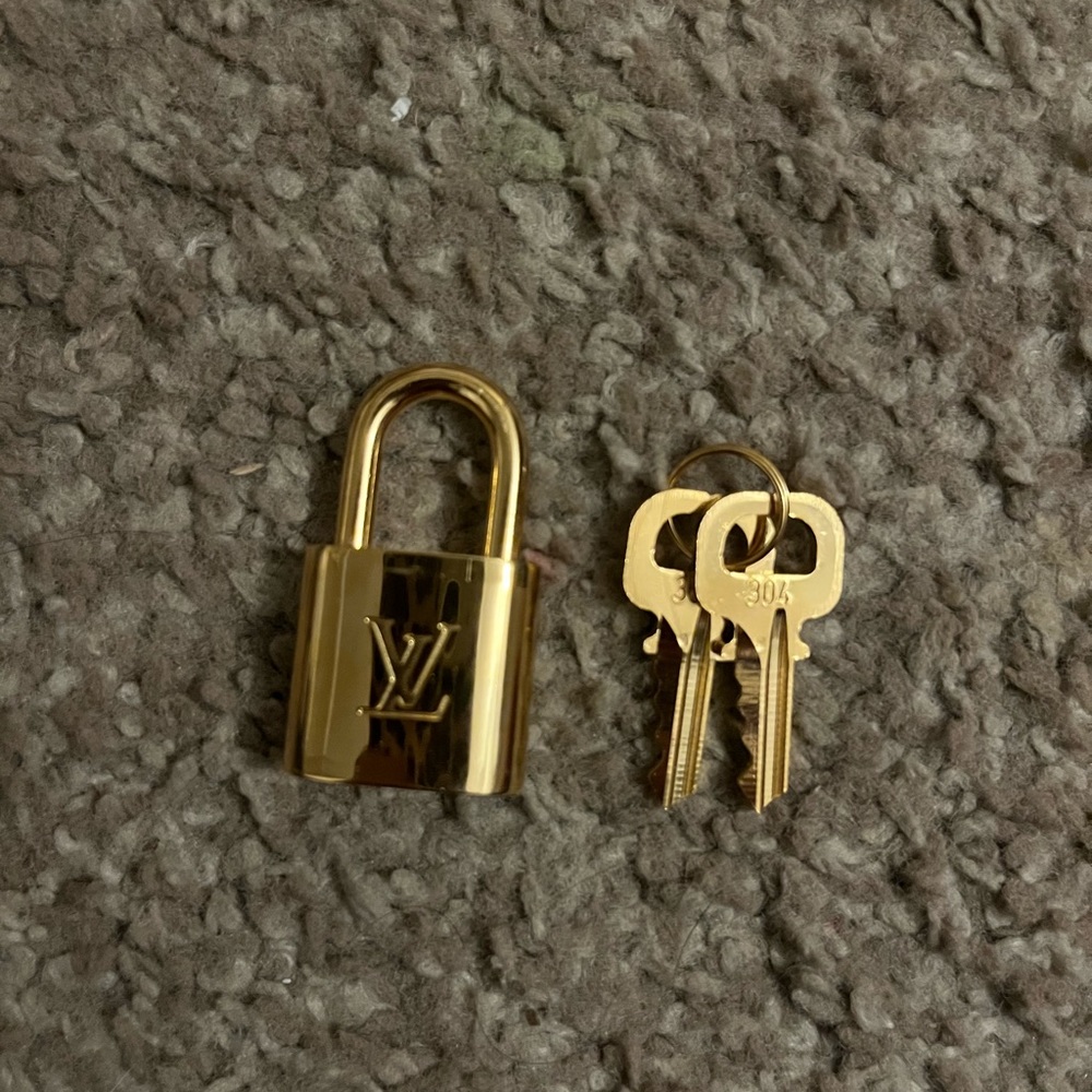 Authentic Louis Vuitton 304 Padlock Set Vintage Brand New Shiny Both Keys & box